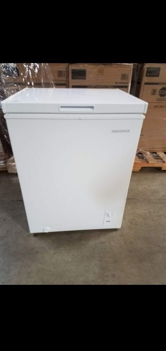 Insignia Chest Freezer 5.0 Cuft