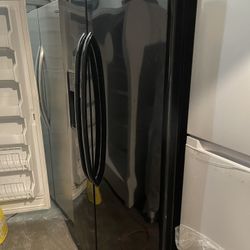 General Electric Refrigerator  Works Great We Sell Them All The Time Everything Works Come Try Out 