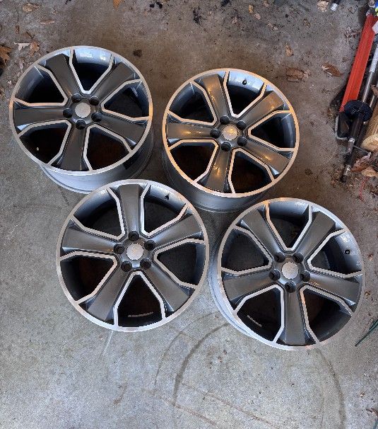 20" Land Rover Wheels!! Awesome Condition! Refinished!