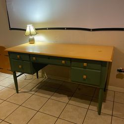 Ethan Allen 5 drawer (locking) desk in good condition.