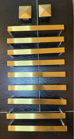 Matte Gold Cabinet Pulls(9) and Knobs (2)