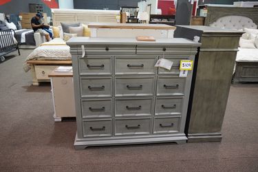 Davis Home Lansing Gentlemans Chest