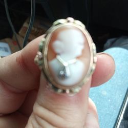 Cameo ring