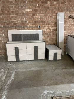 Queen bedroom set