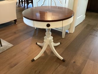 Vintage / Antique round side table or accent table