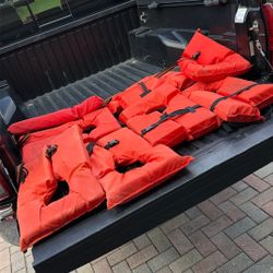 8 Life Vests