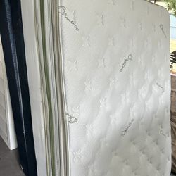 Clean Queen Size Mattress And Box Spring 