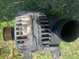 Alternator From 2002 GMC Yukon XL 6.0