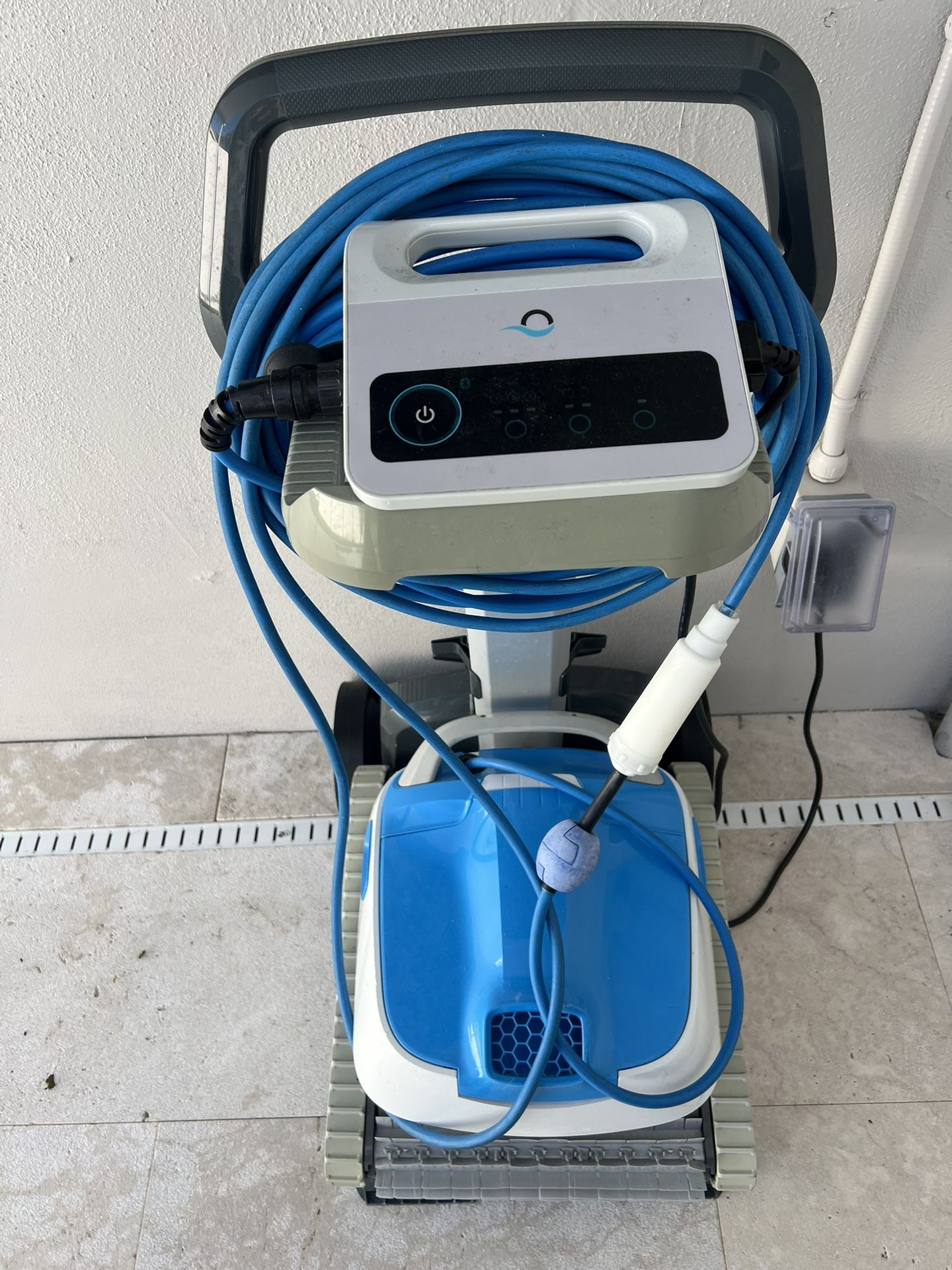 Dolphin Proteus DX4 Robotic Pool Vacuum Cleaner, Wall Climbing Scrubber Brush