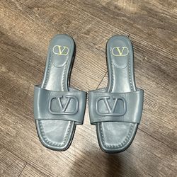 Valentino sandals size 40
