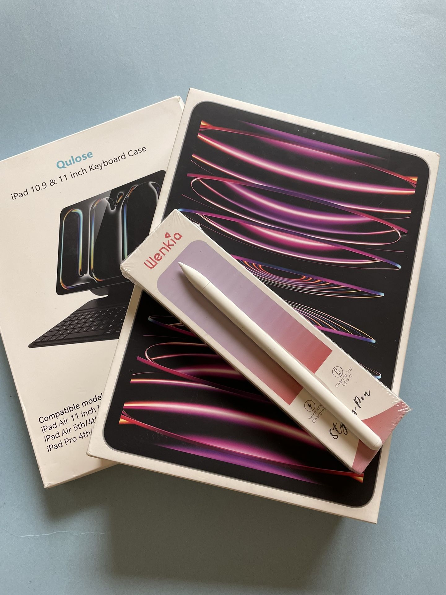 Apple iPad Pro 11” 4th generation (M2 Chip) 128GB with box, keyboard and pencil 