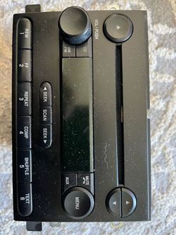 AM/FM stereo CD player Ford F150