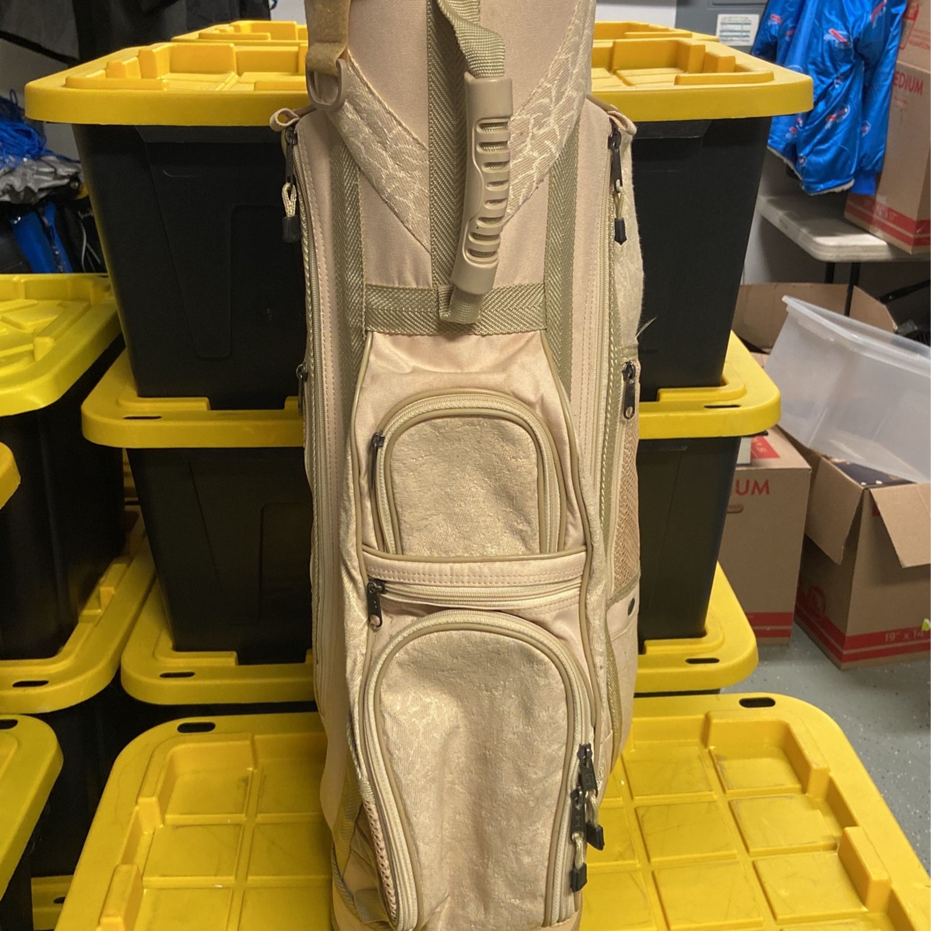 A New Bennington Beige Golf Bag
