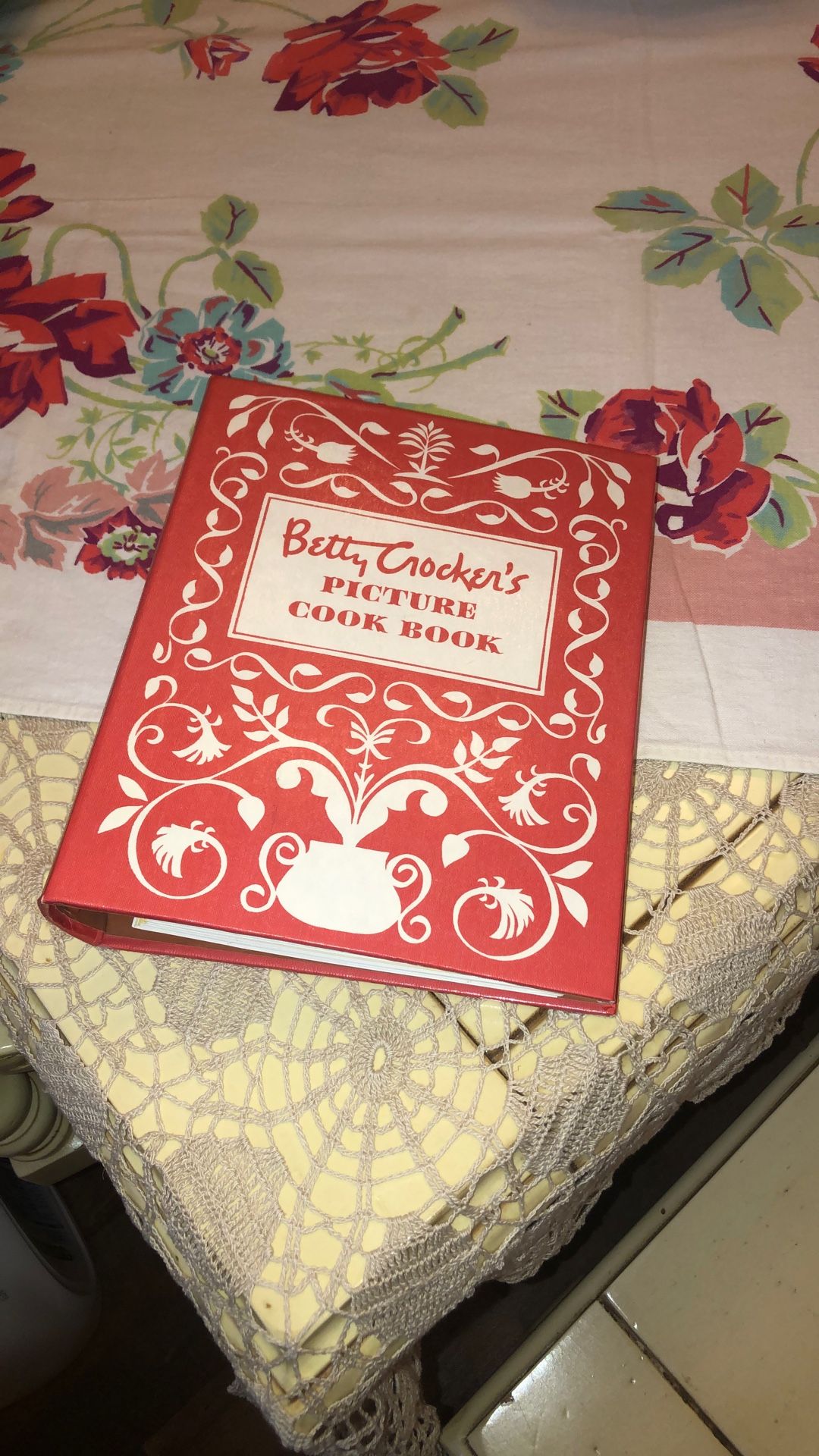 Betty Crocker Cookbook.. 1950 / 1998.  3 Ring Binder. Every page clean! 