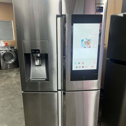 SAMSUNG FAMILY HUB REFRIGERATOR / PERFECT CONDITION