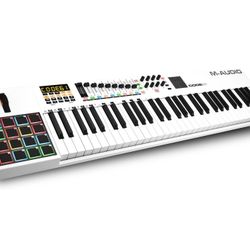 M-Audio Code 61 White with Keyboard stand (one key not functional/ easy fix) 9/10 condition