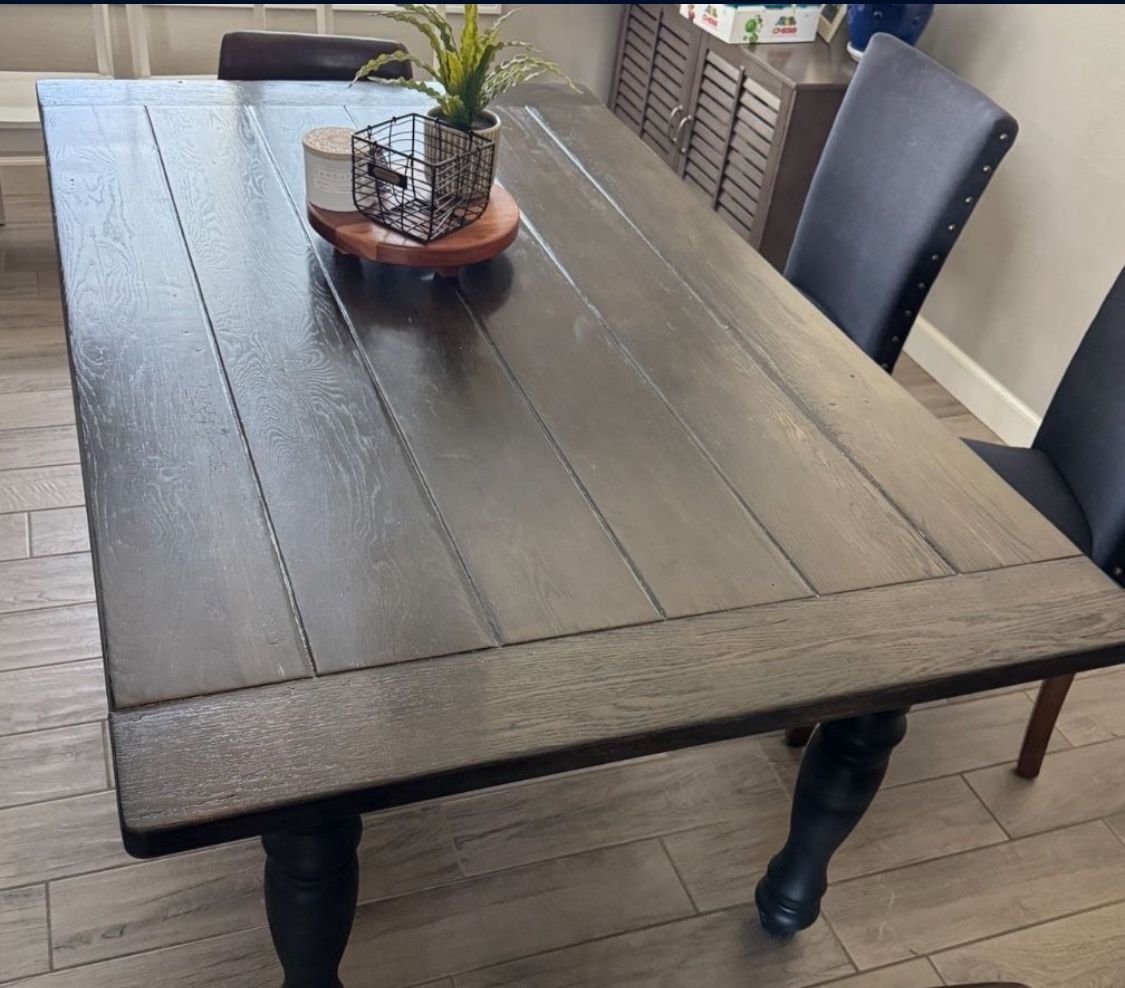 SOLID WOOD DINING ROOM TABLE WITH EXTENSIONS TO FIT 10 People