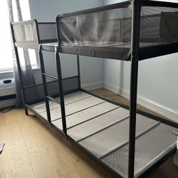 Bunk bed 