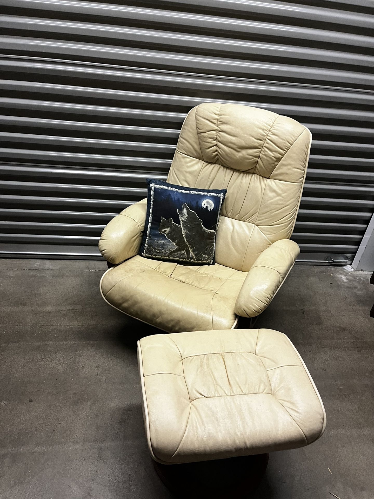 Leather Chair With Ottoman