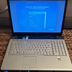 Toshiba laptop 17”