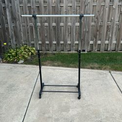 Clothes hanging rack on wheels