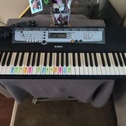 Yamaha PsrE213 Piano Electronic 