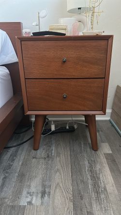 Walnut 2-drawer nightstand