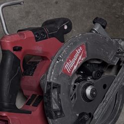 Milwaukee Fuel M18 Circular Saw 
