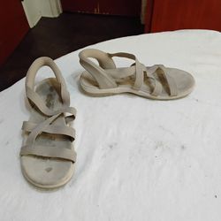 Ladies Skechers Medium size 8-10