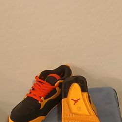 Nike brand 4rm Bruce Lee. athletic tennis shoes