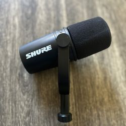 SHURE MV7