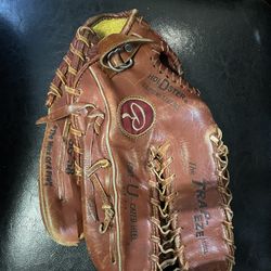 Rawlings Baseball Glove
