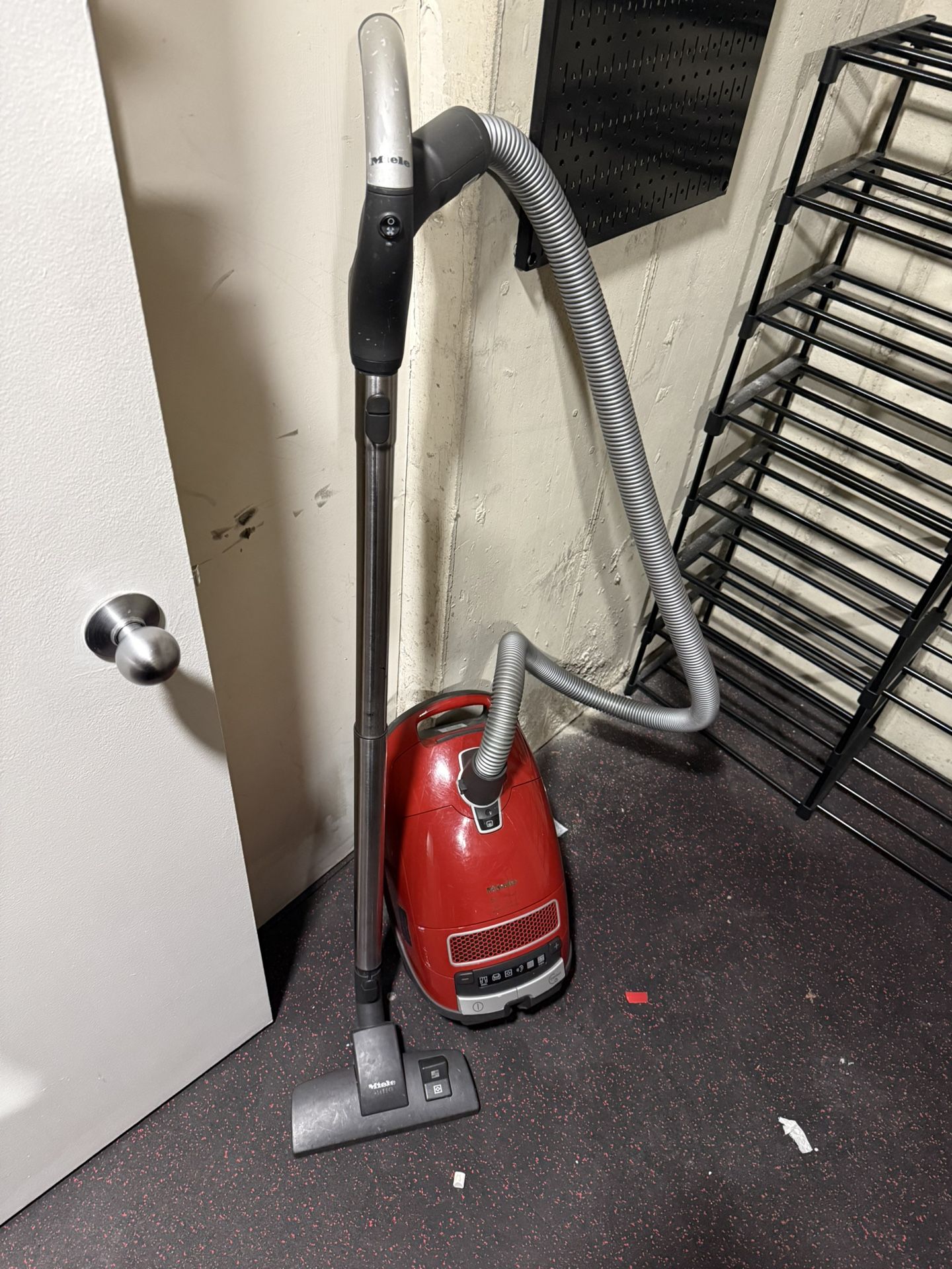 USED/LIKE NEW MIELE VACUUM