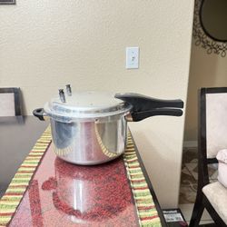 Olla a presión. Pressure Cooker.