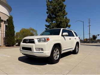 2011 Toyota 4-Runner SR5 - Sunroof - Clean title - Free Warranty!!