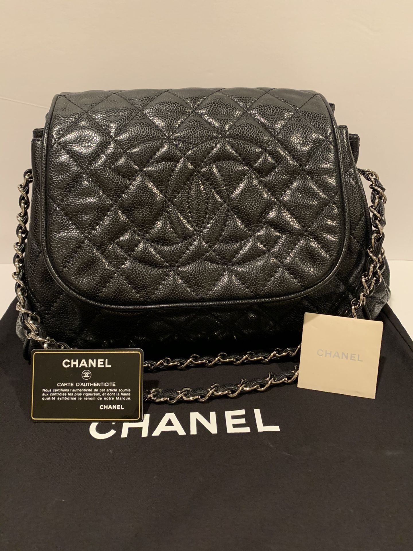 RARE Chanel Quilted Glazed Caviar CC medium messenger shoulder bag AUTHENTIC