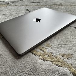MACBOOK PRO 13 inch! TOUCHBAR SUPER FAST! Barely Used