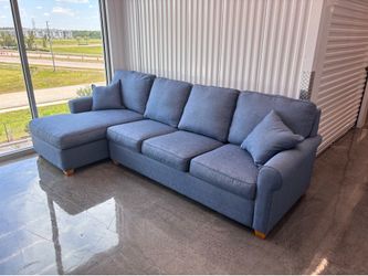 Weekend Sale 🚨🚨🚨Large Blue Fabric Sectional Excellent Condition Delivery Available 🚚