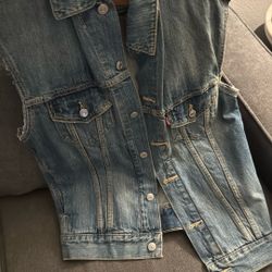 Levi’s denim vest
