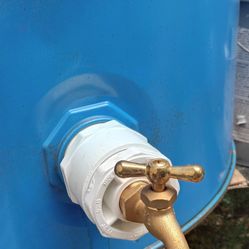 55 gallon metal rain barrel with removable top and removable screw-in spigot and housing
