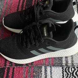 Adidas Men’s Size 9 Almost New 