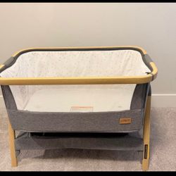 AMKE Bedside Sleeper Bassinet Crib