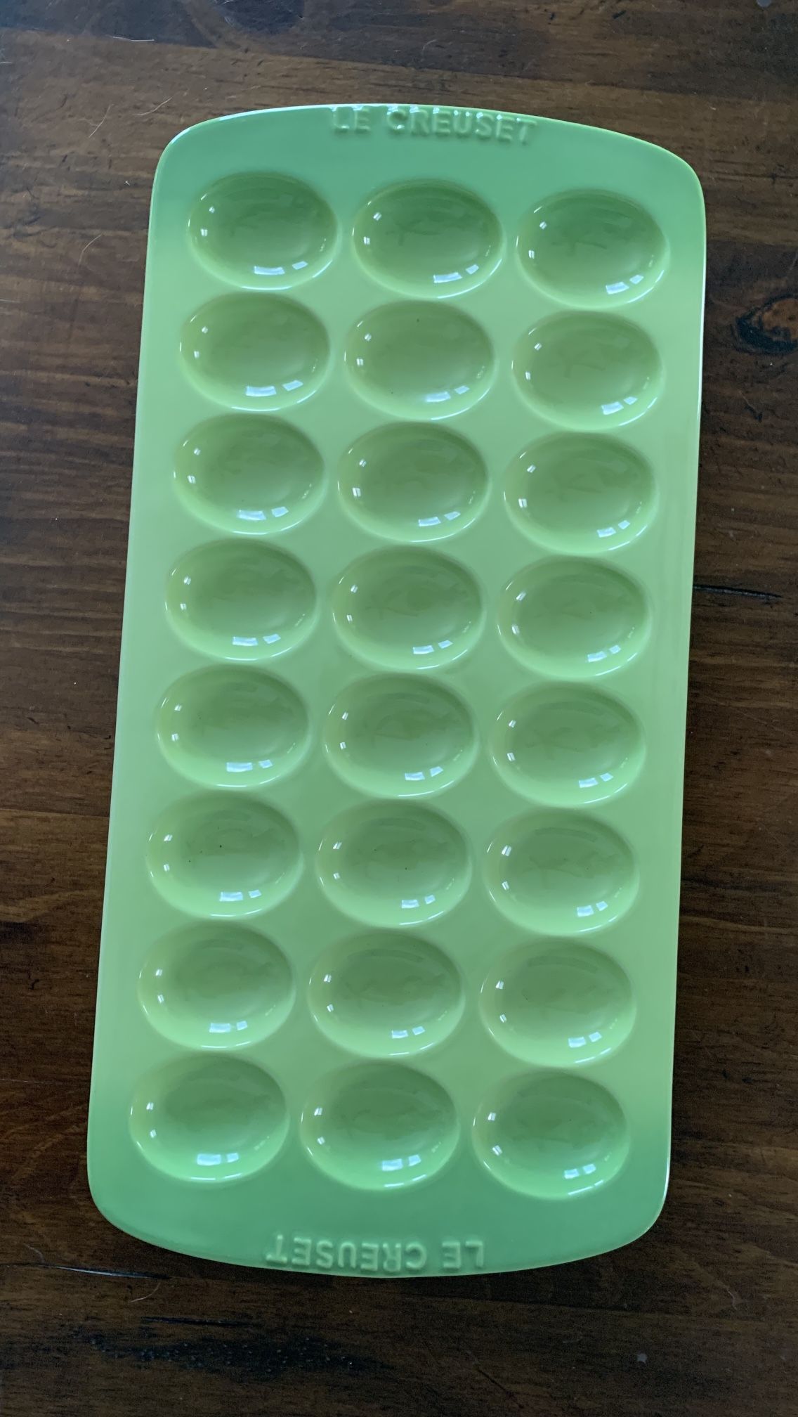Le Creuset deviled egg tray like new