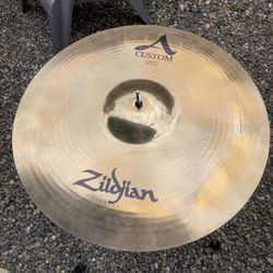 Zildjian 18” a custom Crash’s 