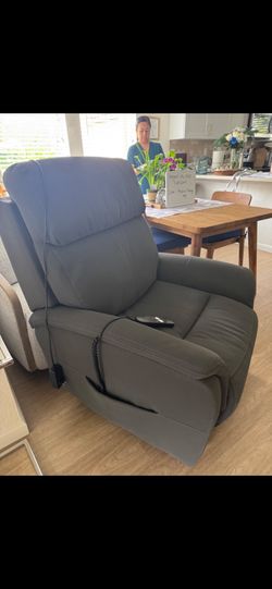 Like new Powerlift Chair