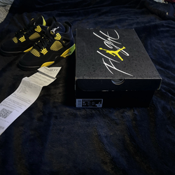 *Brand New* Air Jordan 4 RETRO Yellow Thunder with Box Size - 9.5🚚📬📦