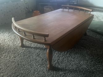 Folding coffee table
