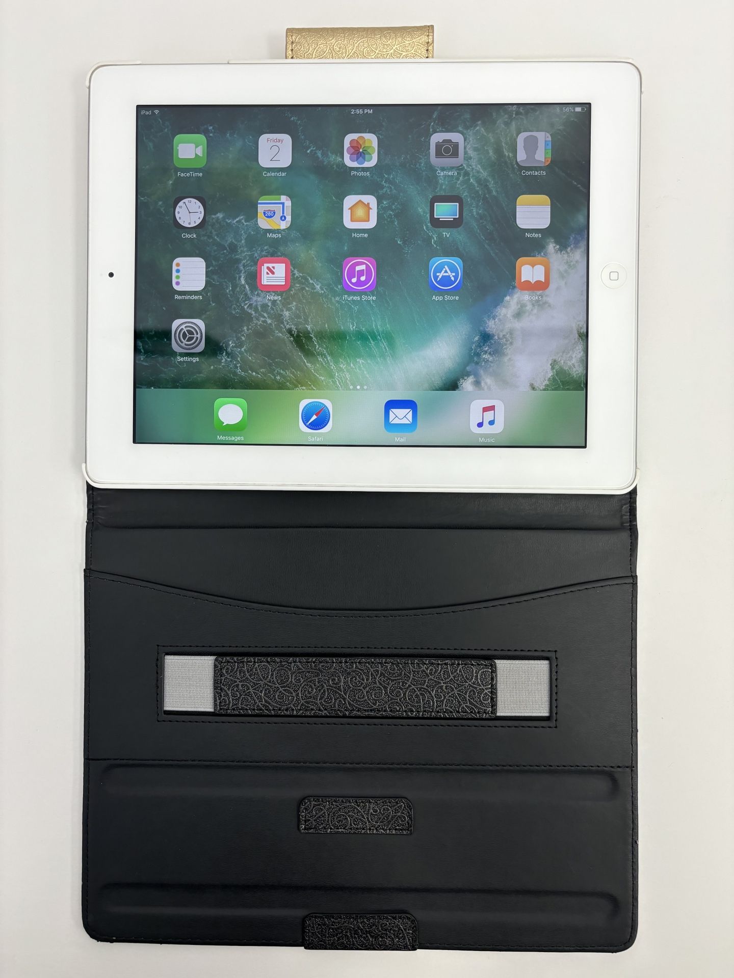 IPad 4th Gen 13GB, Anker Wireless Keyboard, and 12W USB Power Adapter