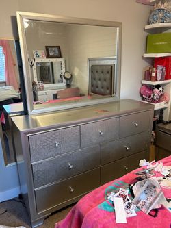 Bedroom set