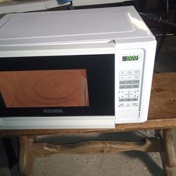 Black & Decker 0.7 Cubic Feet Digital Countertop Microwave